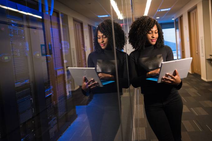 Microsoft e WoMakersCode oferecem cursos gratuitos de capacitação sobre liderança feminina