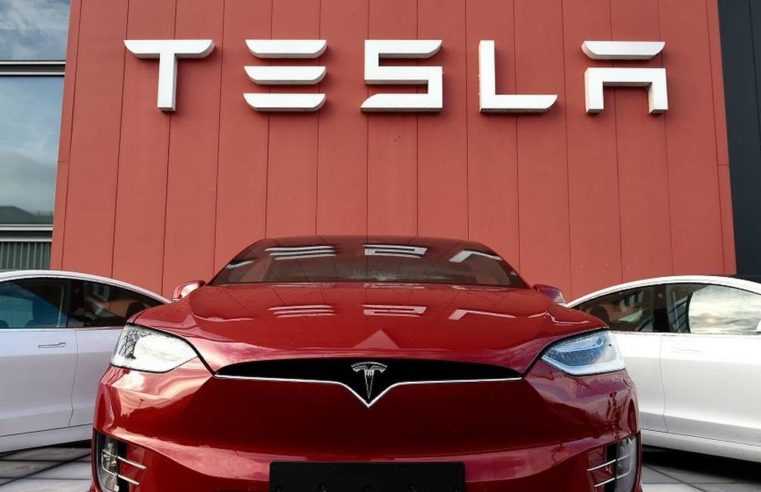 Tesla enfrenta problemas na China: acusações de espionagem e concorrência