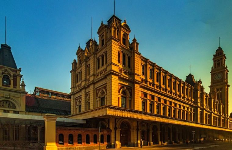 Educacional celebra importância do idioma oficial do Brasil com evento transmitido direto do Museu da Língua Portuguesa