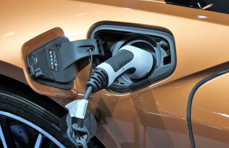 Os carros elétricos vão acabar com os combustíveis fósseis?