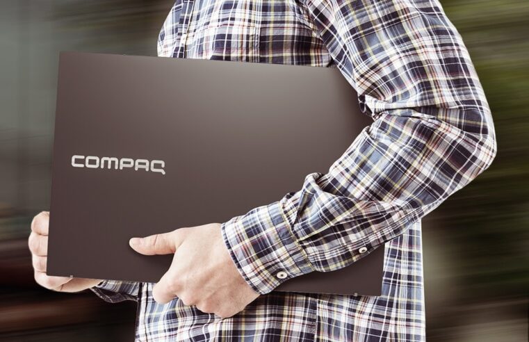 Compaq lança notebook com bateria que dura até 15 horas