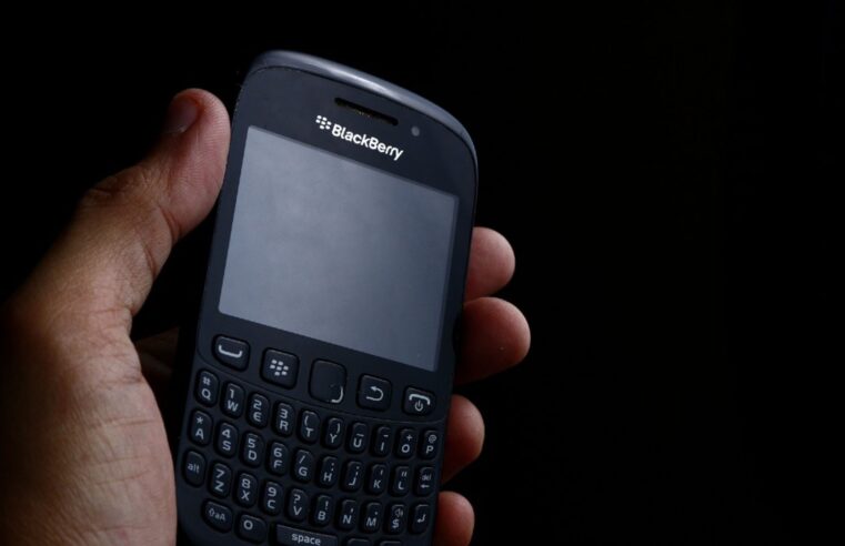 BlackBerry: filme retrata ascensão e queda do celular com teclado físico em novo trailer estrelado por Jay Baruchel e Glenn Howerton