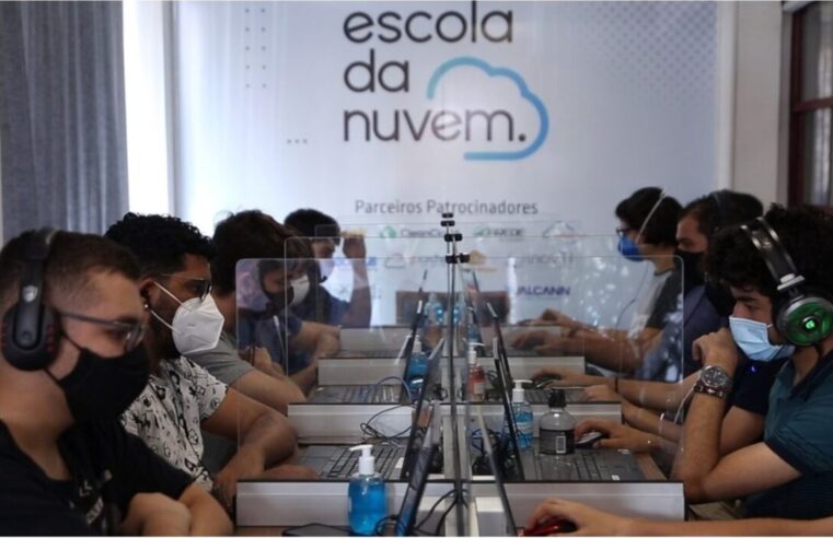 Ingram Micro passa a apoiar o projeto social Escola da Nuvem, que capacita jovens em TI e deve formar 3 mil profissionais em 2023