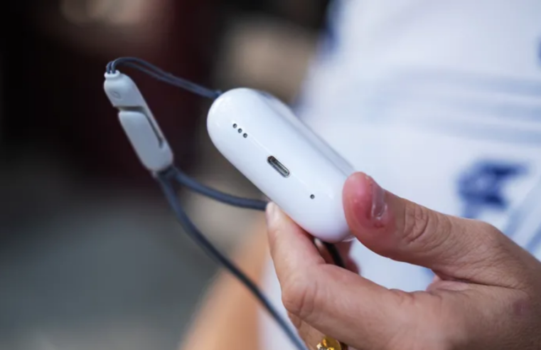 “Rumores indicam que novos AirPods Pro terão porta USB-C em vez de Lightning”