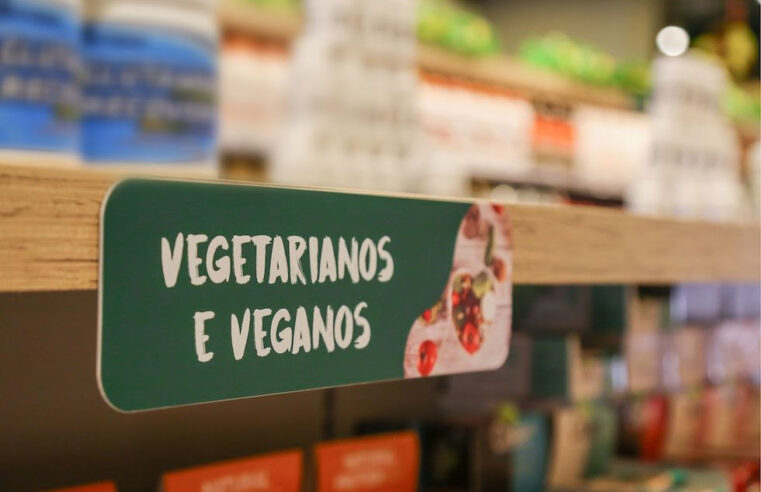 47% dos brasileiros planejam diminuir o consumo de carne em 2023.