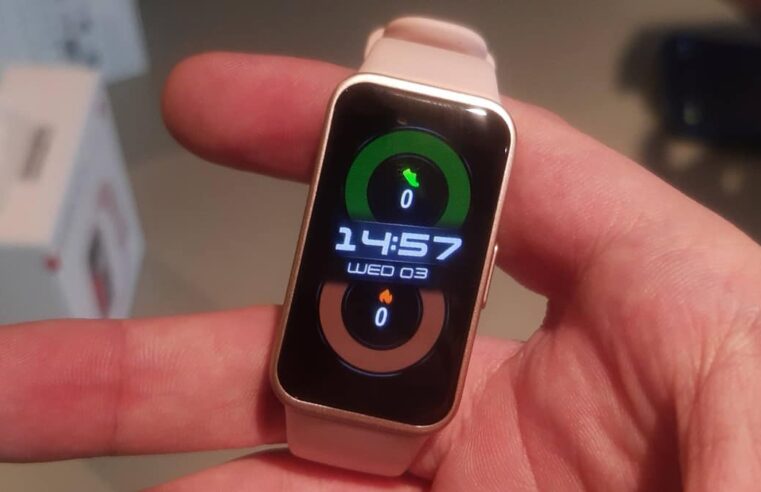 Mais fina do que nunca: conheça a HUAWEI Band 8, nova pulseira inteligente