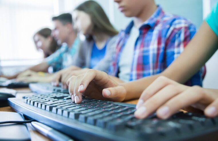 Apenas 11% das escolas têm internet na velocidade adequada, diz pesquisa