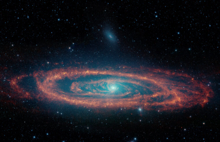 Telescópio Espacial Spitzer Revela “Lanche Galáctico” na Galáxia de Andrômeda