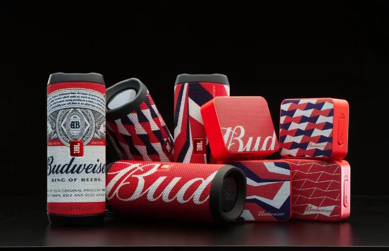 Budweiser e JBL lançam speakers personalizadas para celebrar a música em parceria inédita