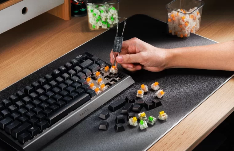 Razer inaugura uma era de novas possibilidades de customização com o seu primeiro teclado barebone, o Blackwidow V4 75%