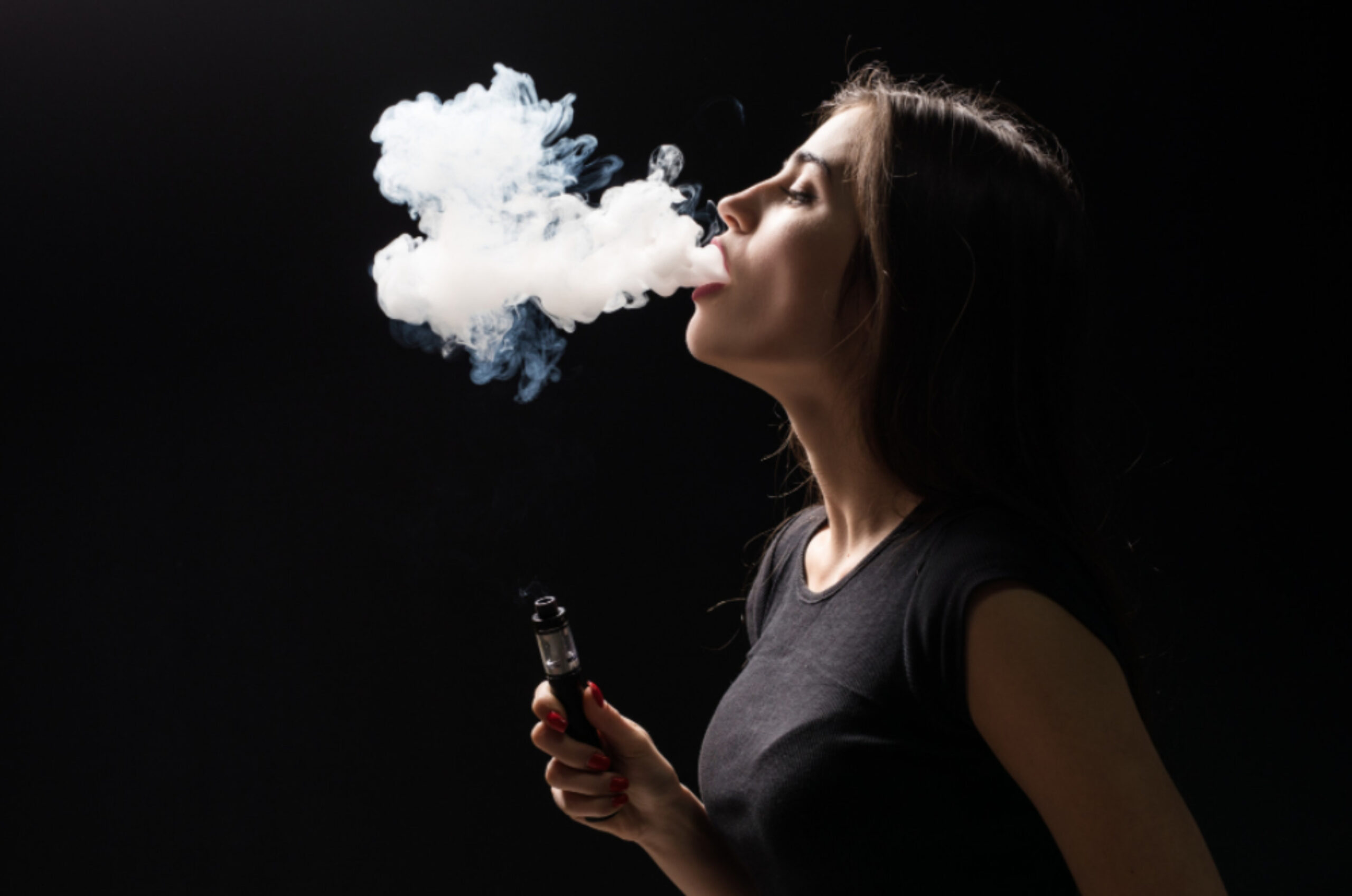 Doença rara associada a cigarros eletrônicos acende alerta entre especialistas