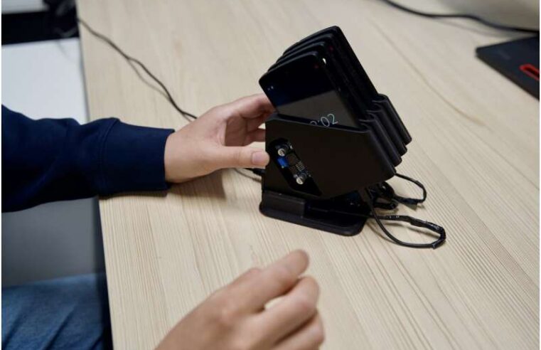 Pesquisadores transformam smartphones antigos em minúsculos data centers sustentáveis