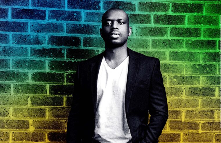 Engenheiro ganês-britânico cria fones que traduzem em tempo real e planeja incluir idiomas africanos