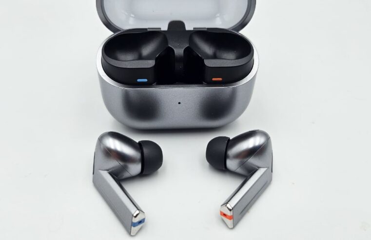 Galaxy Buds 3 Pro tem queda de preço e se destaca como melhor custo-benefício entre fones premium