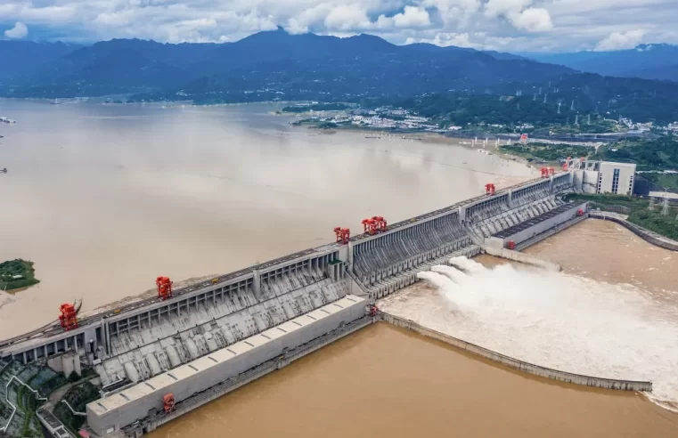 China inicia construção da maior hidrelétrica do mundo: obra custará quase R$ 1 trilhão e preocupa Índia e Bangladesh