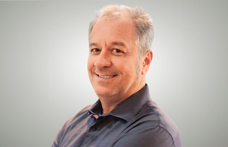 Marcelo Rodrigues, VP de Vendas e Inovação da UCB Power, explica ao tecflow como o projeto de baterias de sódio transforma comunidades na Amazônia