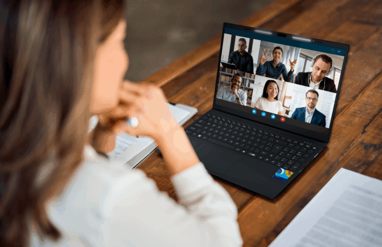 Positivo apresenta nova geração de notebooks com Minitela interativa e inteligência artificial integrada