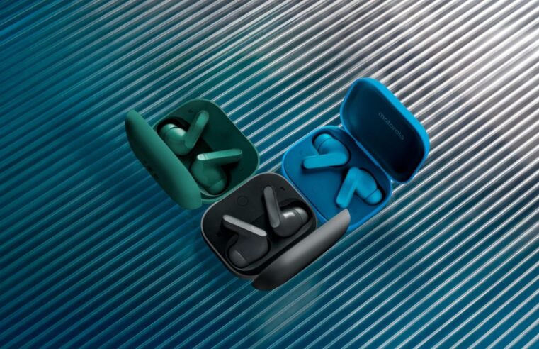 Motorola lança novo Moto Buds Bass com graves potentes, àudio de alta resolução e ANC dinâmico