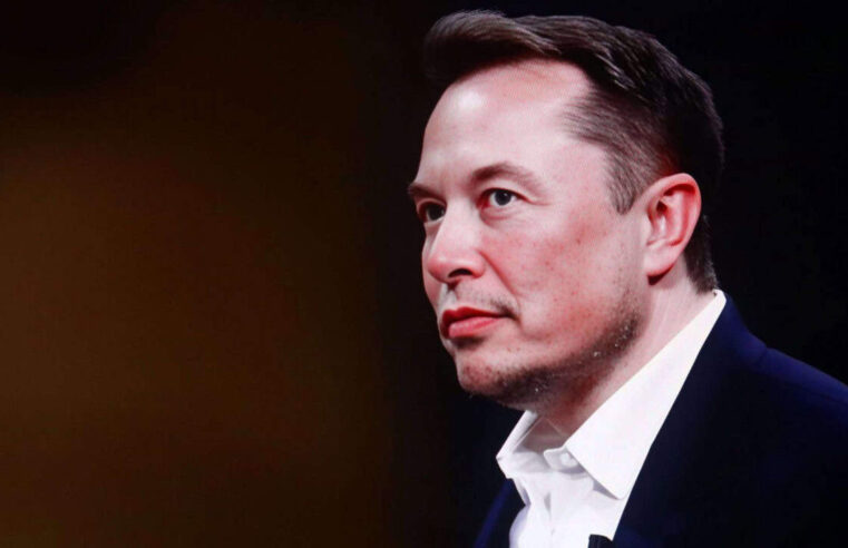 Elon Musk em Davos: IA superará inteligência humana em 5 anos e robôs serão maioria no planeta