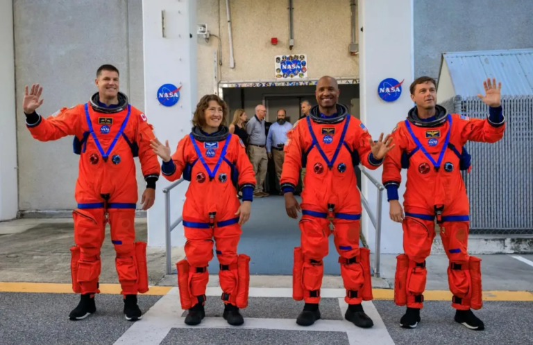 Astronautas Jeremy Hansen, Christina Koch, Victor Glover e Reid Wiseman integram a equipe da missão Artemis II • Nasa