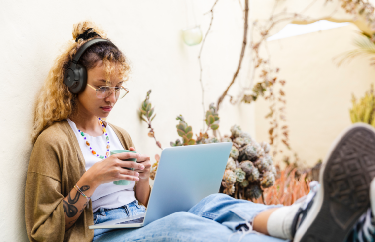 JBL lança Tune 780NC no Brasil com bateria “infinita” e tecnologia que anula o barulho do mundo