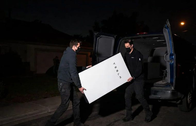 Tesla sofre roubo milionário de baterias em fábrica; esquema criminoso enganou sistema de segurança