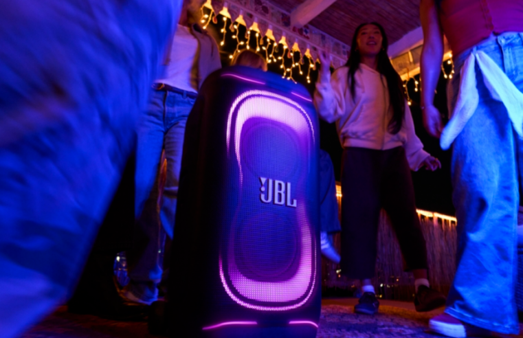 JBL PartyBox 330 chega ao Brasil com 280W, luzes futuristas e até 18 horas de bateria