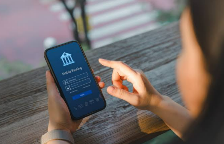 Mobile banking deve movimentar US$ 58 trilhões até 2031; Brasil e América Latina lideram nova fase dos bancos digitais