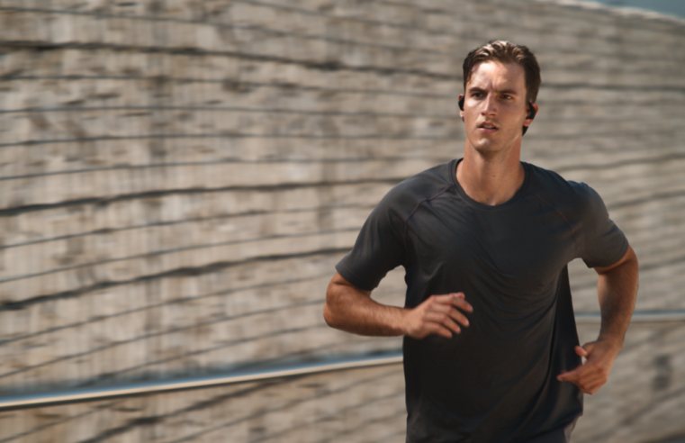 JBL lança Endurance Pace no Brasil com tecnologia OpenSound e resistência IP68; veja preço, ficha técnica e recursos