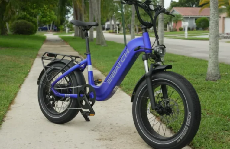 Bicicleta elétrica com pneus gigantes chega a 45 km/h e promete mudar a mobilidade urbana