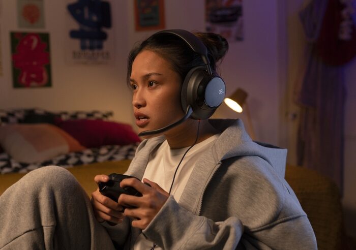 JBL lança Quantum 120 no Brasil com som imersivo, design leve e recursos para gamers