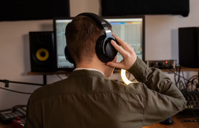 IA na música pode gerar problemas jurídicos? Especialista alerta empresas sobre direitos autorais